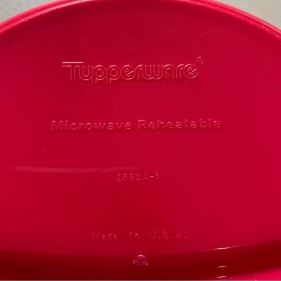 Tupperware set of 2 pink Munchkids divided plate with lids snack lunch school - Picture 6 of 11